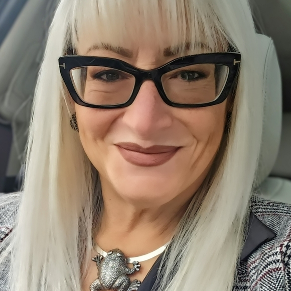 Meet your Posher, Joanie - Picture 1 of 1